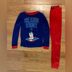🟢 2/$15 Superman 2pc Snug Fit Cotton Pajamas, size 10.